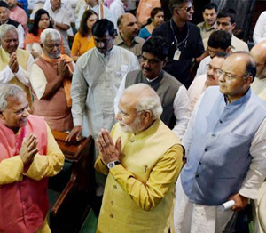 modi with party workers